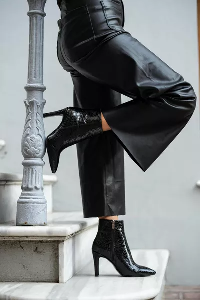 وأشار اصبع القدم الخنجر أحذية الكعب الأسود براءات الاختراع الجلود التمساح