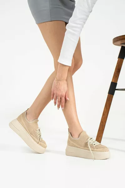 حذاء رياضي نسائي محبوك