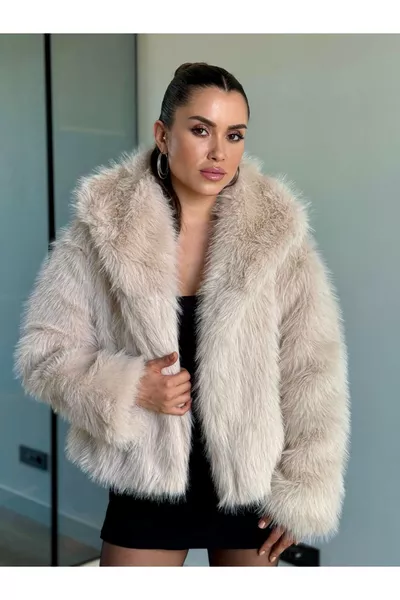 Pelliccia Premium Beige con Interno Foderato e Tocco Morbido