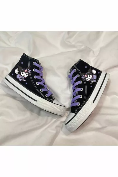 حذاء رياضي للأطفال مع رسمة كورومي، بأربطة لون بنفسجي وسوار أسود