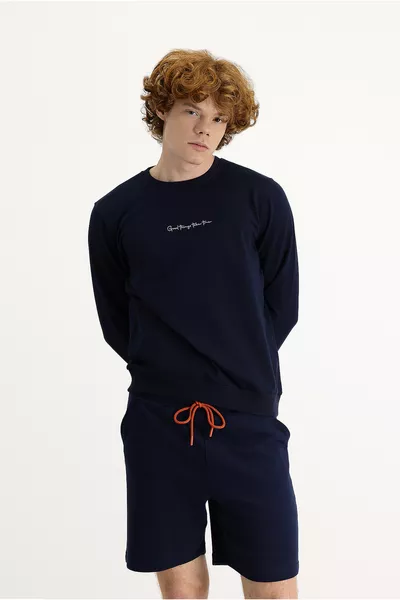 سويت شيرت قطنية مطرزة بياقة دائرية