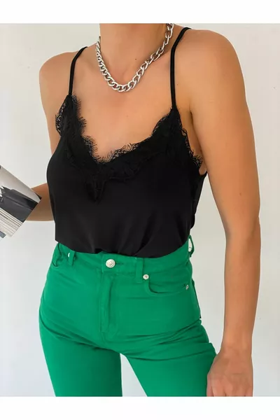 تي شيرت دانتيل أسود