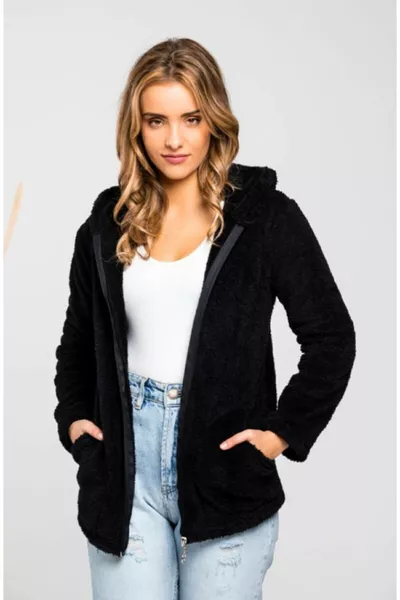 سترة صوفية ناعمة بسحّاب وقبعة باللون الأسود