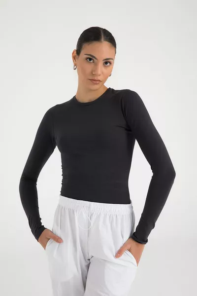 بلوزة قطنية بياقة دائرية لون رمادي