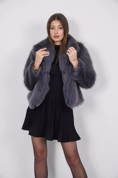 فرو فاخر من الداخل بلون أنثراسيت مبطن