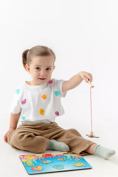 لعبة صيد السمك المغناطيسية من مونتيسوري من الخشب / من عمر سنة وما فوق / لعبة تعليمية، ممتعة وآمنة من الخشب