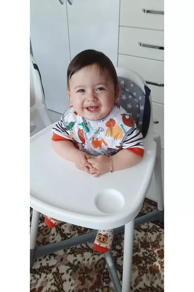 مريول طعام للأطفال مع هدية فتحة سفلية، مناسب من 6 إلى  شهراً، من الزو مع إغلاق لاصق حول الرقبة، جيوب، مقاوم للسوائل، مريول للأطفال