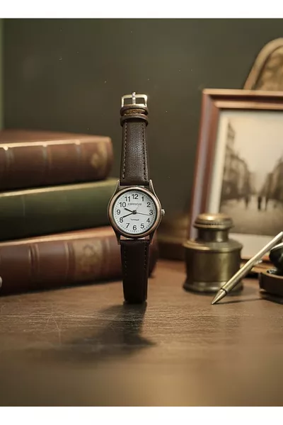 ساعة يد نسائية عتيقة الطراز، تصميم ريتروا بسيط، لون بني داكن، بحزام من الجلد الطبيعي 