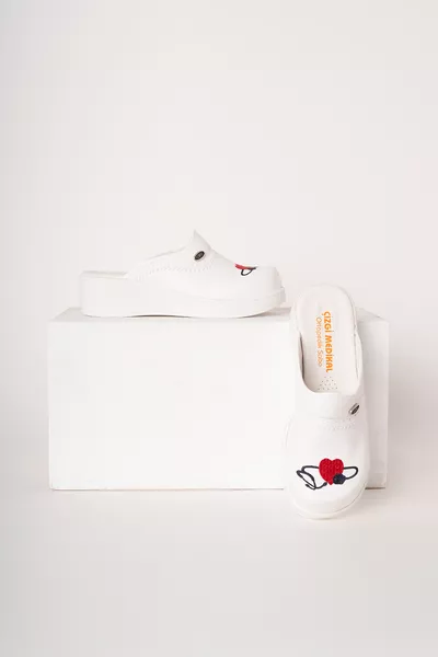 Witte Vivanakış Sabo Slippers Geborduurd Orthopedisch Dokters- en Zusterziekenhuis Slippers