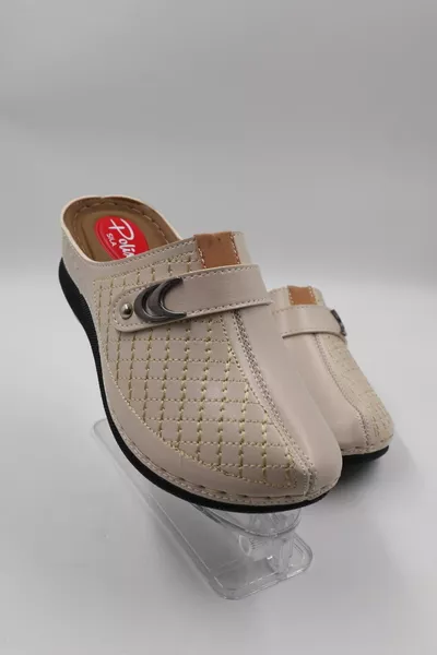 صنادل يومية نسائية بنعل ناعم ومقدمة مغلقة