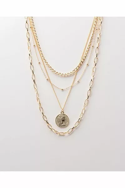 قلادة ميدالية من أربعة أجزاء باللون الذهبي