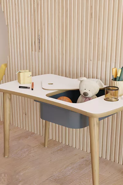 Tavolo attività Montessori con un solo cassetto