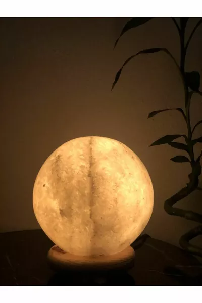 Солевая лампа в форме шара из серой соли Чанкırı, вес 3,5-4 кг.