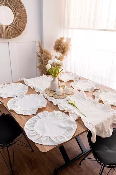 Набор для сервировки стола из 7 предметов с оборками: 6 американских салфеток + 1 дорожка с оборками -  см