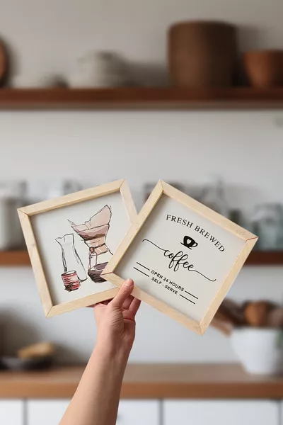 Koffiehoek, Set van Vers Gebrande Tafelbladen met Houten Lijst