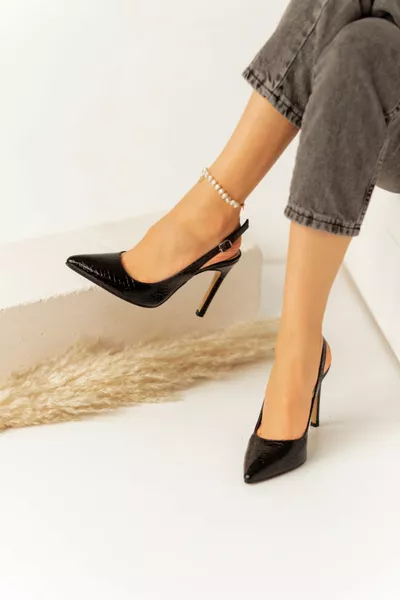 حذاء نسائي بكعب عالٍ بطبعة جلد الأفعى الأسود من ليمار بكعب مدبب