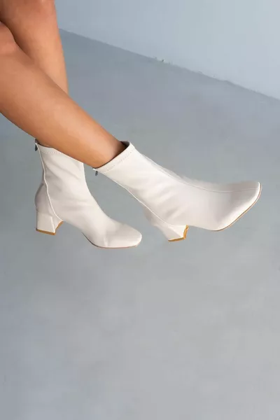 حذاء نسائي من الجلد بلون البيج من بكين، بتصميم كتل، كعب 5 سم 