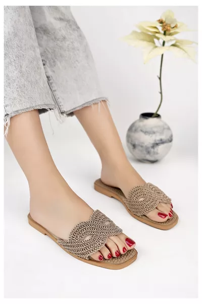 شبشب نسائي يومي بلون البني مع حياكة ودانتيل منسوجة أنيقة صيفية للمنزل والشاطئ والعطلات والشوارع