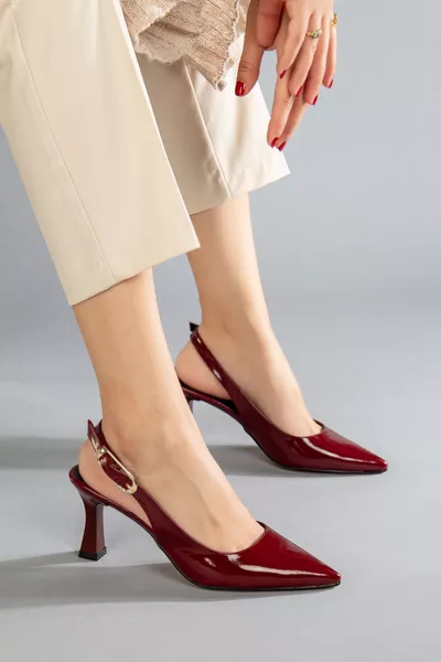 حذاء نسائي بكعب مدبب من الجلد الجلدي باللون العنابي