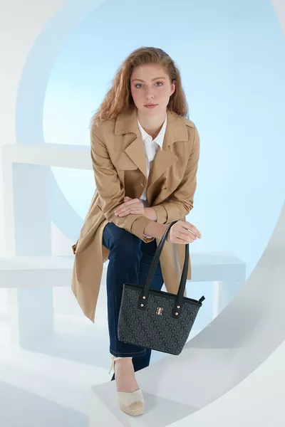 حقيبة كتف نسائية بحروف ترام أنثراسيت 