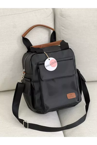 SAC À DOS FEMME NOIR AVEC DÉTAILS LATÉRAUX ET POCHE À RABAT