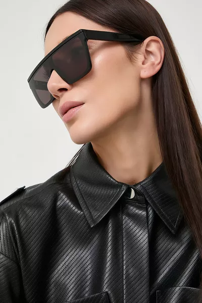 نظارة شمسية فاخرة غير محددة النوع باللون الأسود تياغ