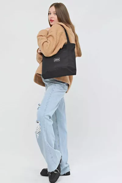 Sac en toile noire avec fermeture éclair et 2 poches avant