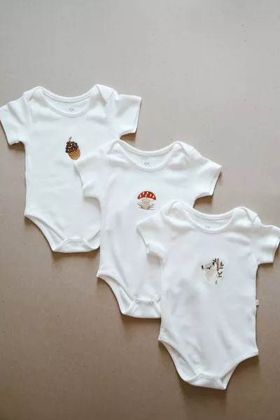 Body à manches courtes à pressions avec broderie, lot de 3, Modèle 1