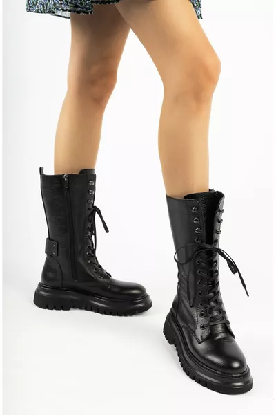 حذاء جلدي أسود نسائي بنعل مسنن من الجلد 