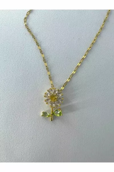 قلادة ذهبية من الفولاذ المقاوم للصدأ على شكل أقحوان