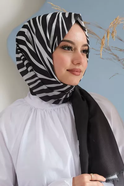 Wavy Pattern Gray Cotton Scarf