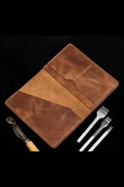 محفظة جواز سفر جلدية - جلد طبيعي وصنع يدوي