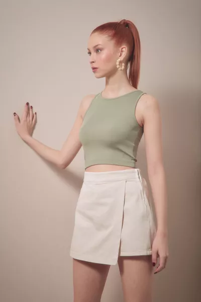 Jupe-short en gabardine avec fermeture éclair latérale