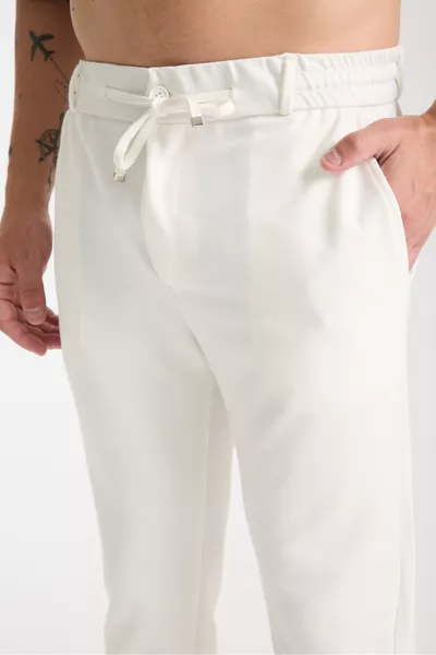 بنطلون رجالي بخصر مطاطي مع ليكرا وطية عند الساق بأسلوب جوجر