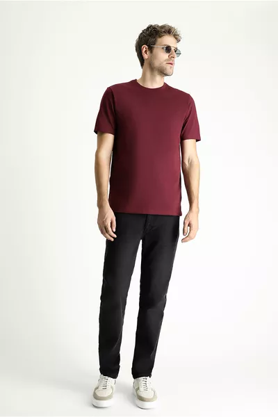 T-shirt con scollo a girocollo, vestibilità regular, in cotone supremo