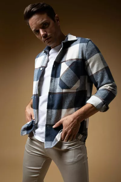 قميص قطن بأكمام طويلة وياقة بولو بقصة عادية