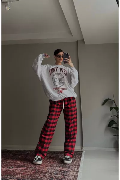 بنطال رياضي مريح واسع الطراز يونيكيس أحمر إصدار محدود بنقشة مربعات K