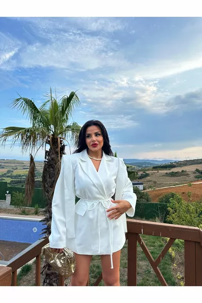 سترة بليزر واسعة بتصميم متماشي