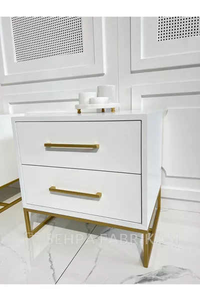 منضدة بحجرة معدنية وأرجل