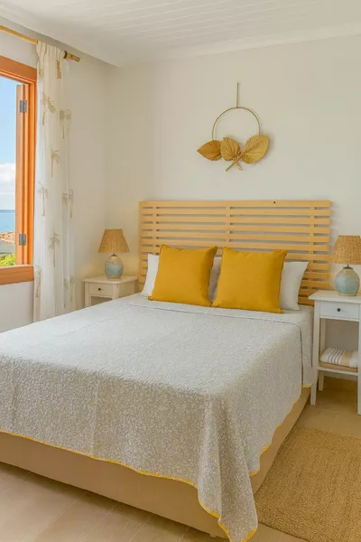 رأس سرير خشبي طبيعي صلب مع رفين، طبيعي صلب