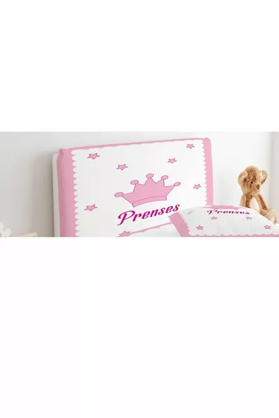 غطاء رأس السرير مكتوب عليه أميرة باللون الوردي