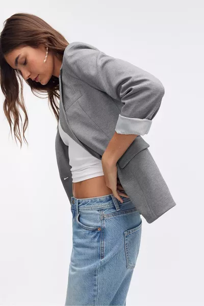 بليزر قصّة ضيقة