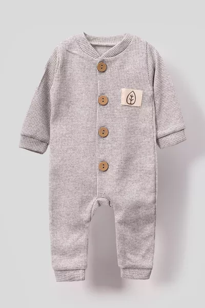Unisex Baby-Strampler mit stilvollem Waffelmuster, Holzknopfbild und Mütze - grau