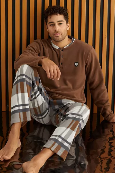 Мъжки пижамен комплект от полар с кафяво-бял каре