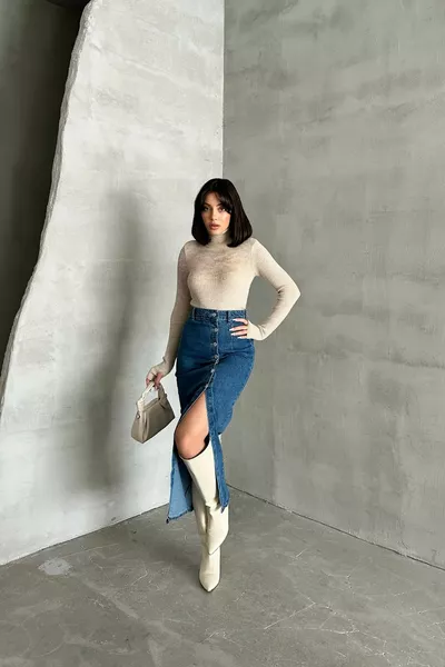 Дамски дълъг тесен син дънков панталон с цепка