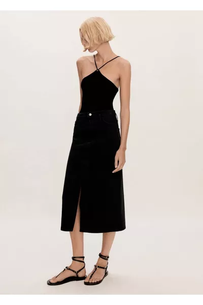 تنورة جينز بشق