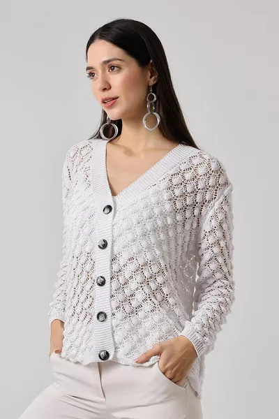 Damen Strickjacke mit Knöpfen und weißem Ajourmuster für die Saison