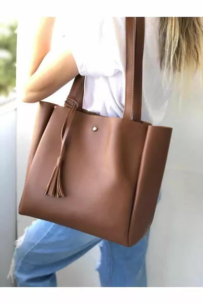 Женская сумка на плечо в коричневом тоне