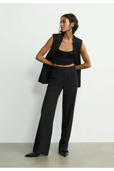 بنطلون كلاسيكي بقصة مستقيمة