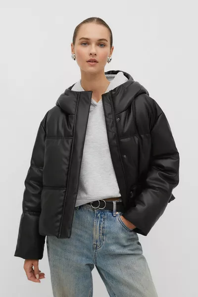 سترة منتفخة من الجلد الصناعي